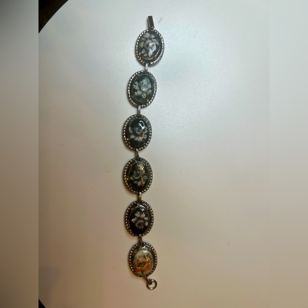 💜Elegant Silver and Black Cameo Bracelet